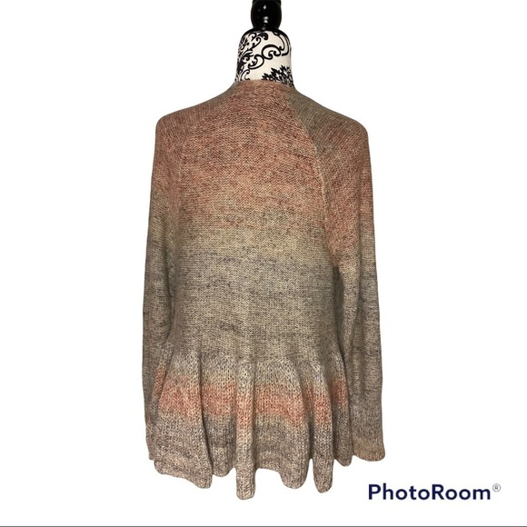 𝅺KNITTED and knotted peplum ombré sweater - Picture 3 of 7